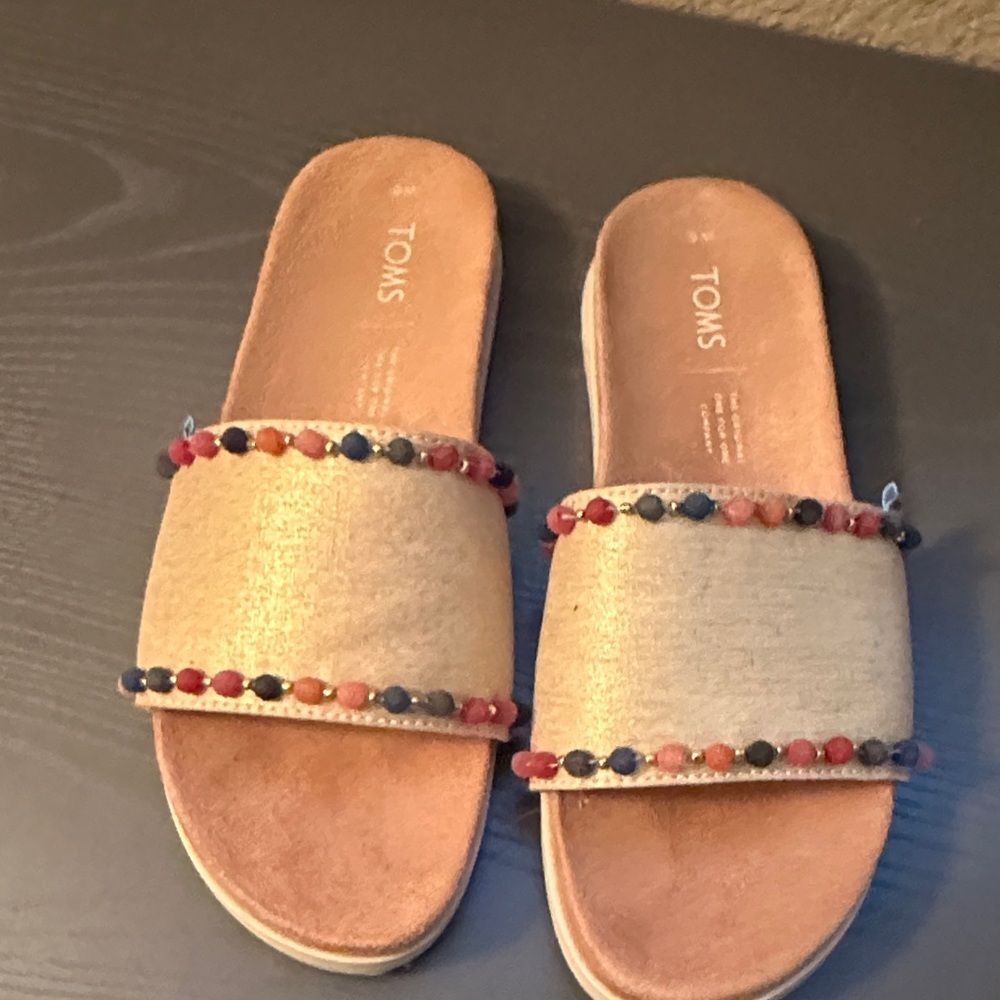 TOMS Women's Tan Pom pom Beaded Slide Sandals Size 6 - Picture 4 of 6